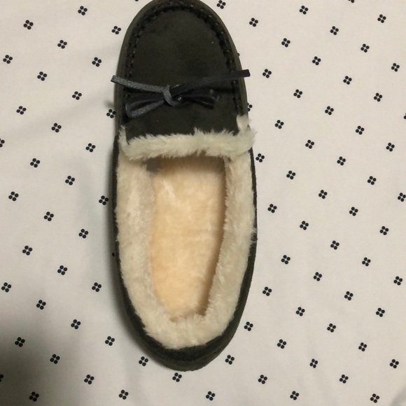 NWT woolen fleece lined, A comfy & classic pair of moccasin slippers. - Picture 7 of 7